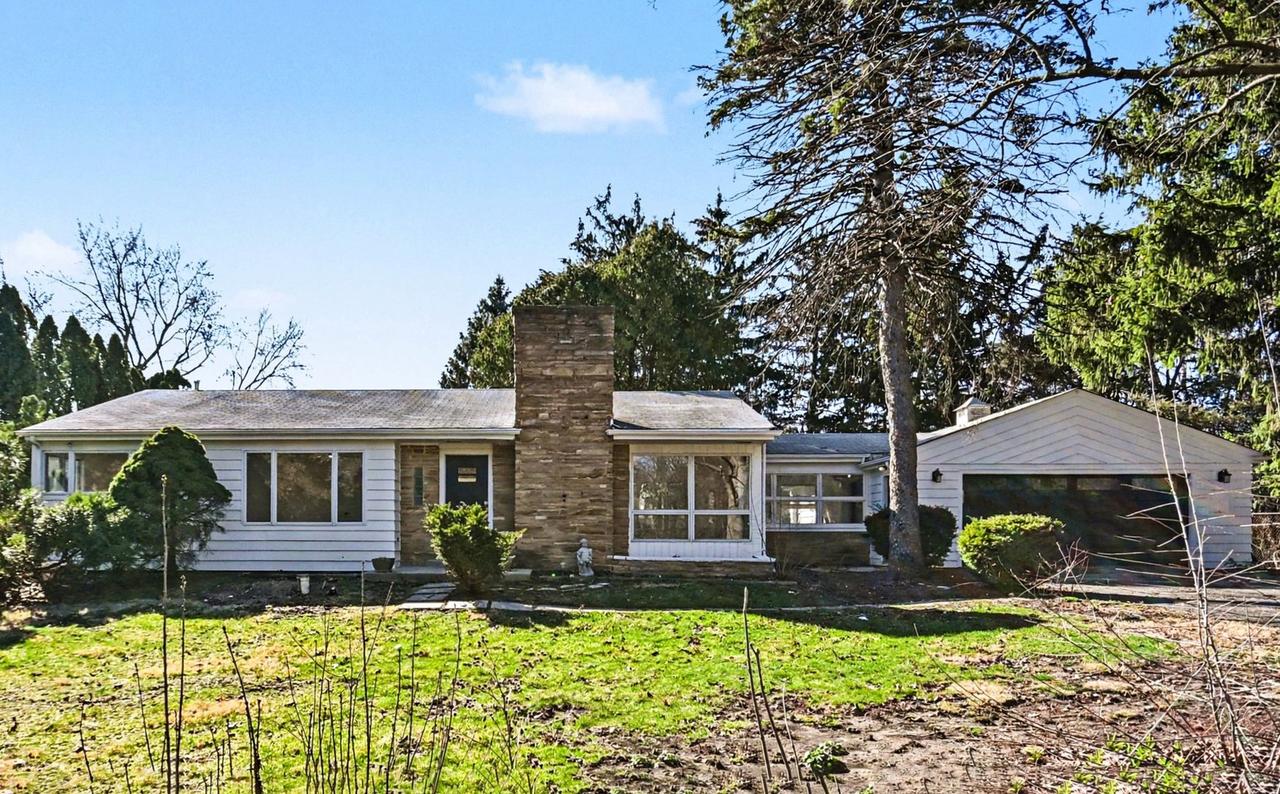 2018 N West St., Wheaton, IL 60187