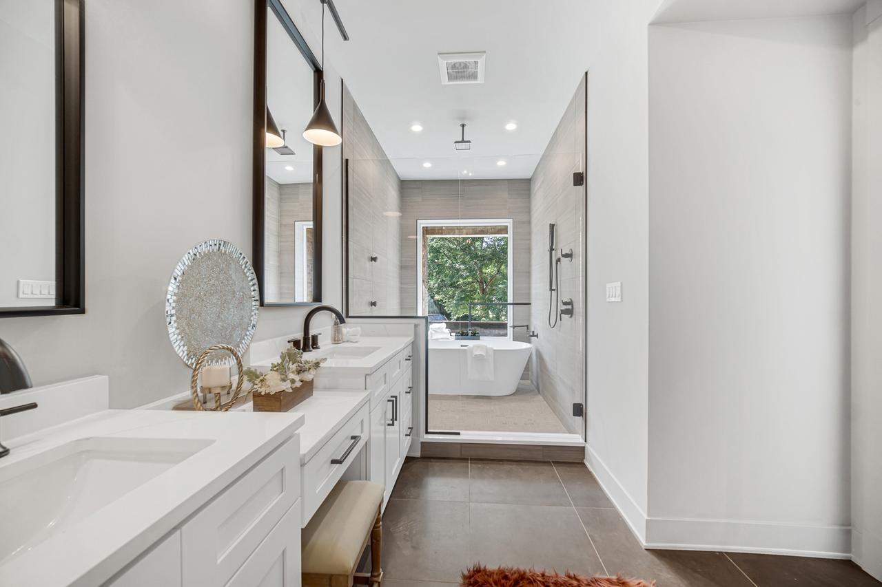 4559 S Michigan Ave. #2s, Chicago, IL 60653