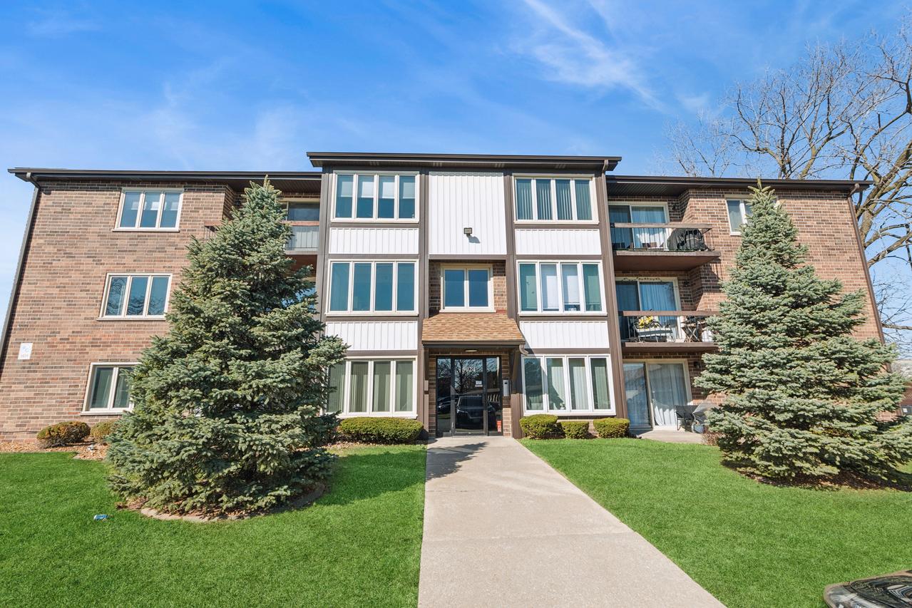 5024 Circle Ct. #1002, Crestwood, IL 60418