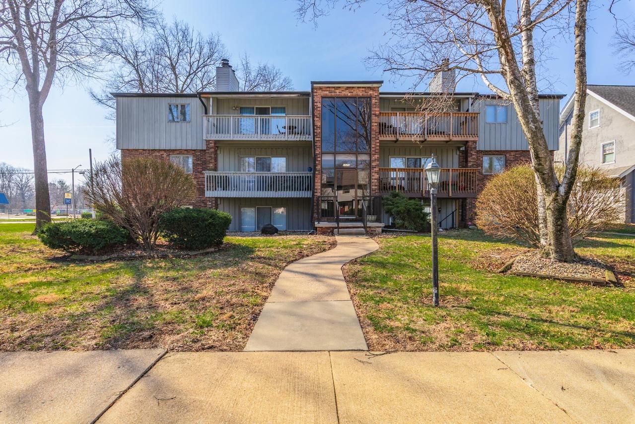 1111 E Jefferson St. #1, Bloomington, IL 61701