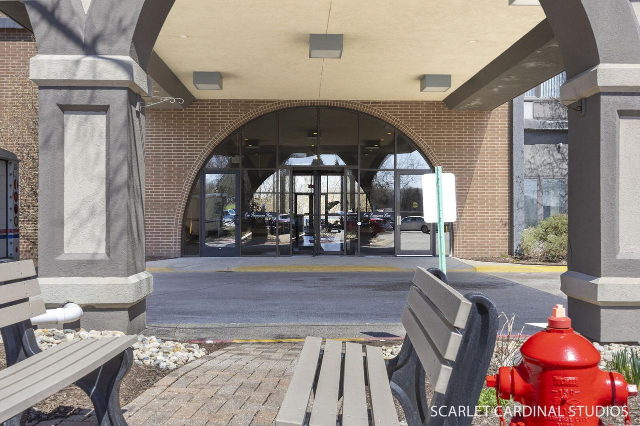 1 Renaissance Pl. #201, Palatine, IL 60067