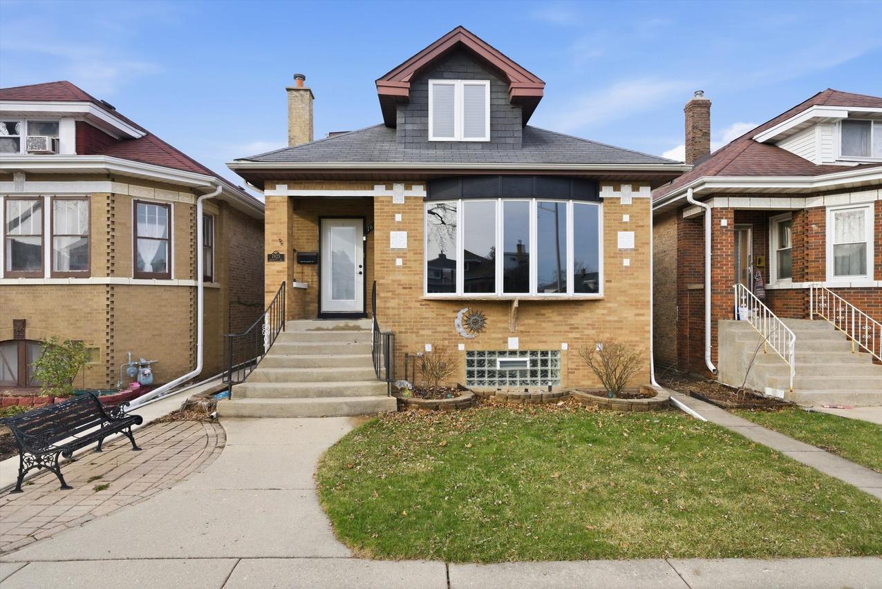 7825 W Cressett Dr., Elmwood Park, IL 60707