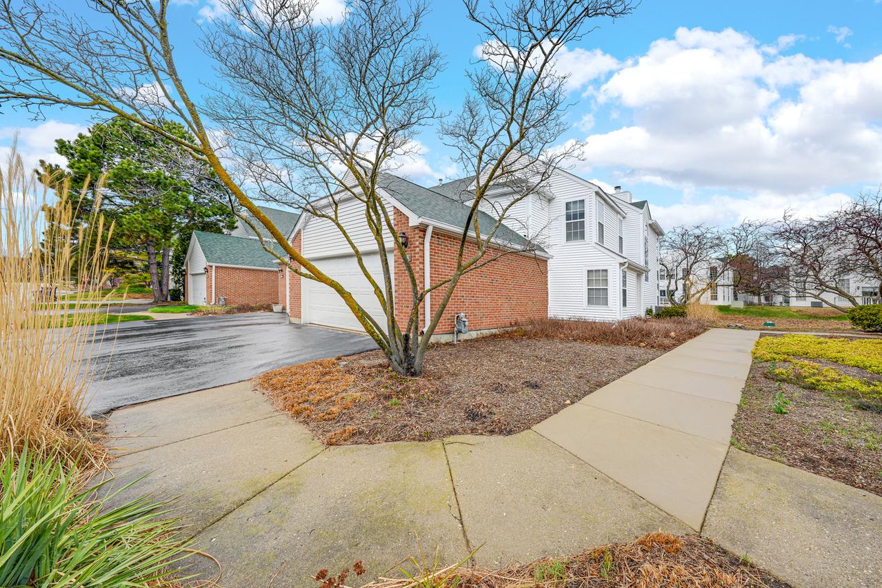 108 Hampton Blvd., Lake Bluff, IL 60044