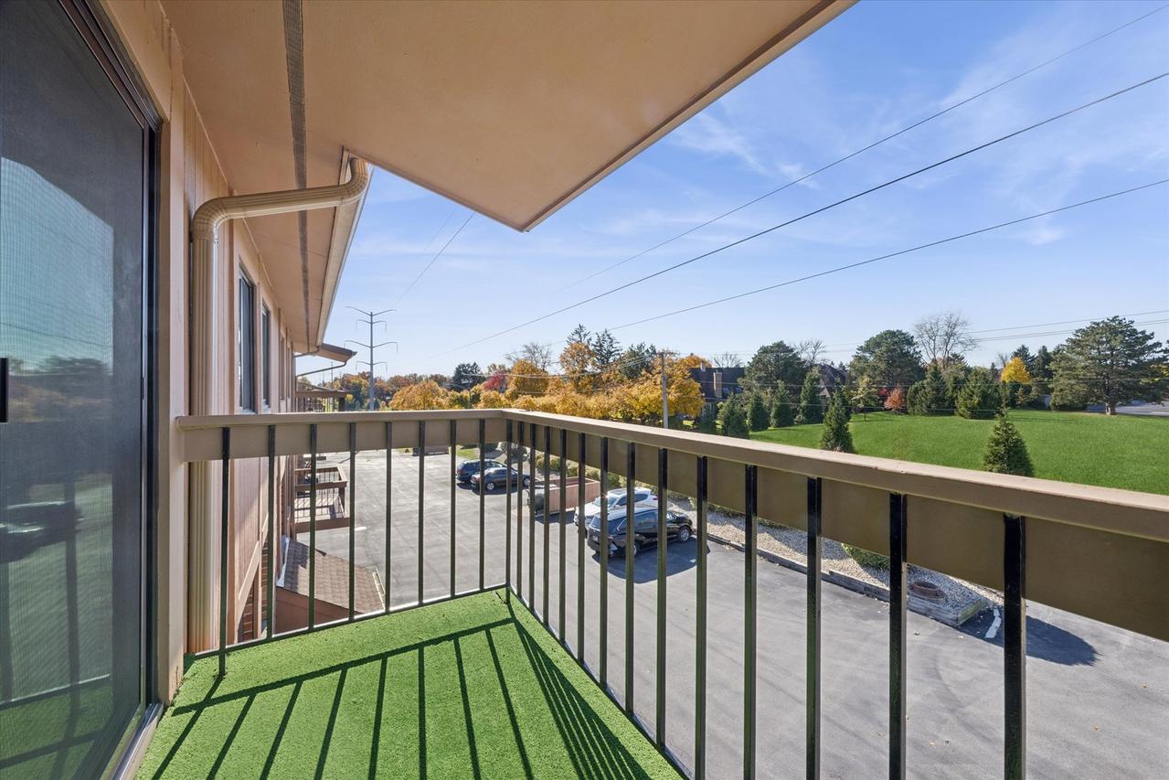 7990 Garfield Ave. #14-3, Burr Ridge, IL 60527