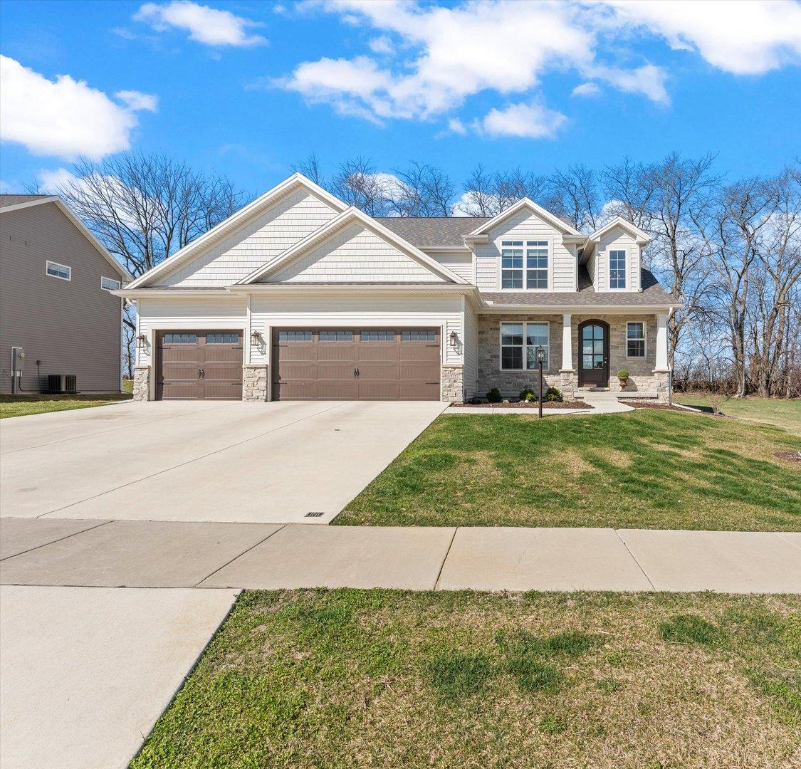 1213 Briarwood Ln., Mahomet, IL 61853