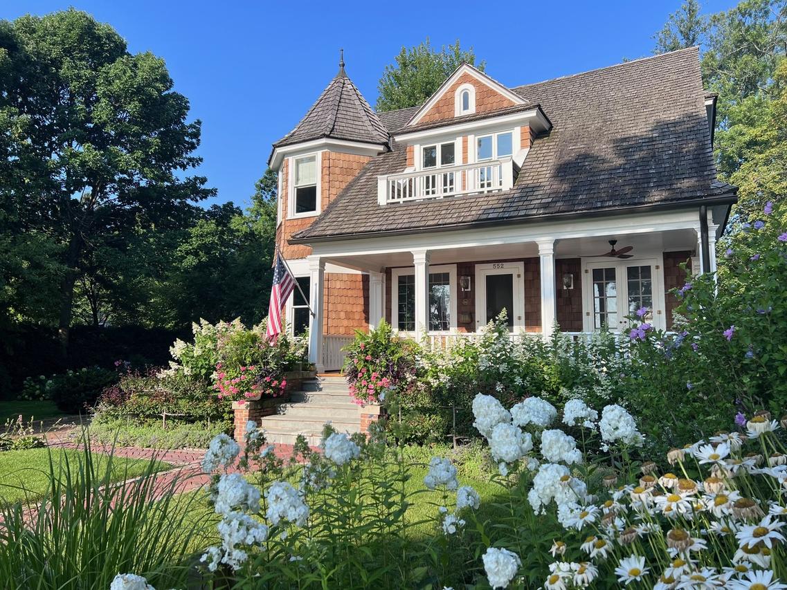 552 Sunrise Ave., Lake Bluff, IL 60044