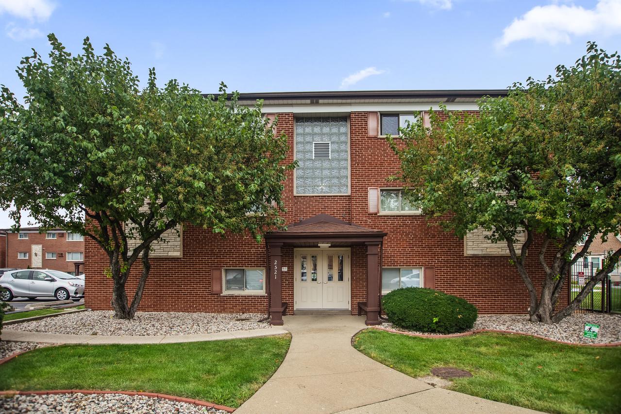 2521 N Thatcher Ave. #3A, River Grove, IL 60171