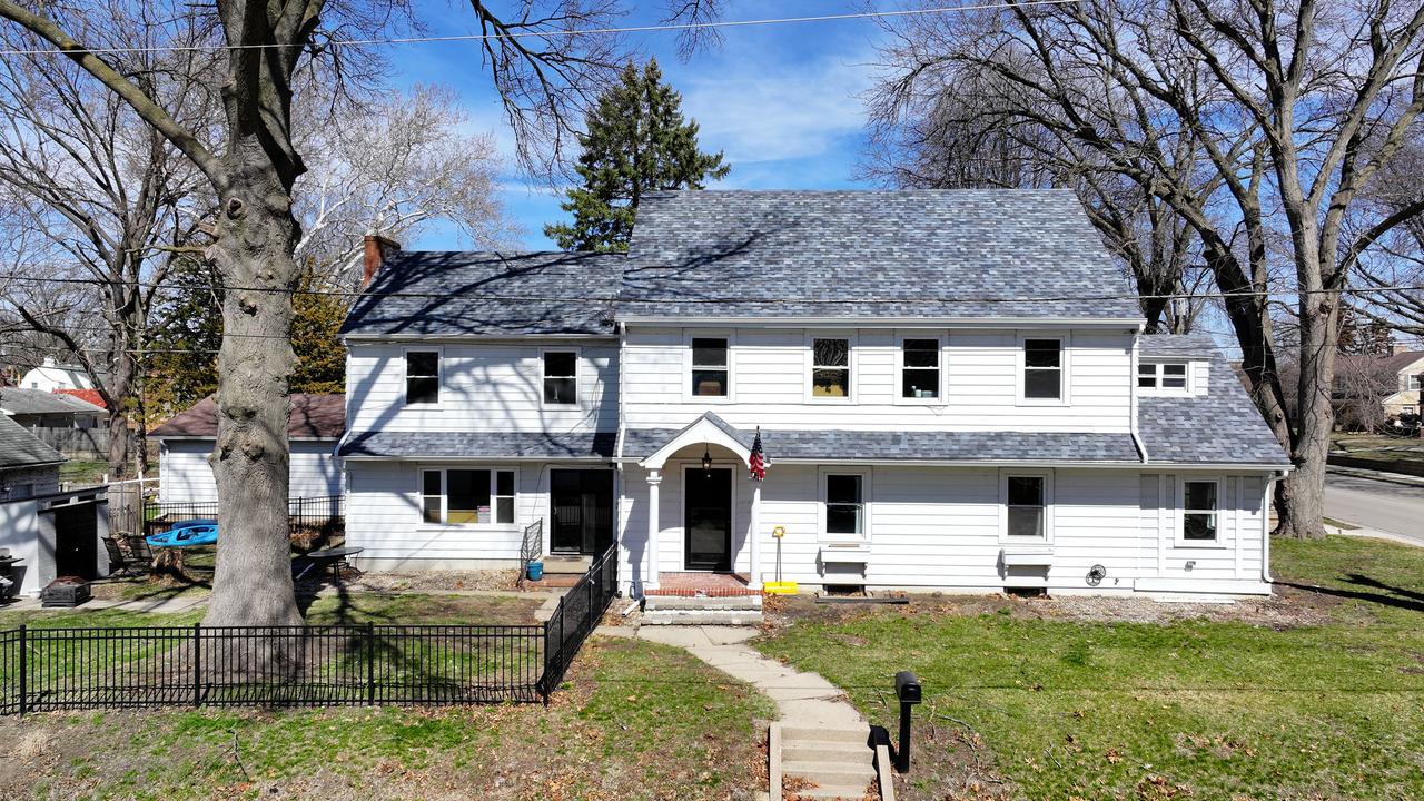 1501 1st Ave., Sterling, IL 61081