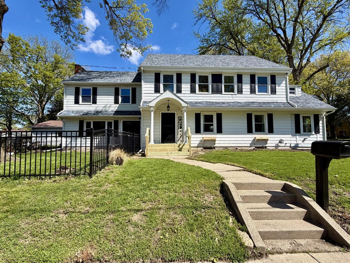 1501 1st Ave., Sterling, IL 61081