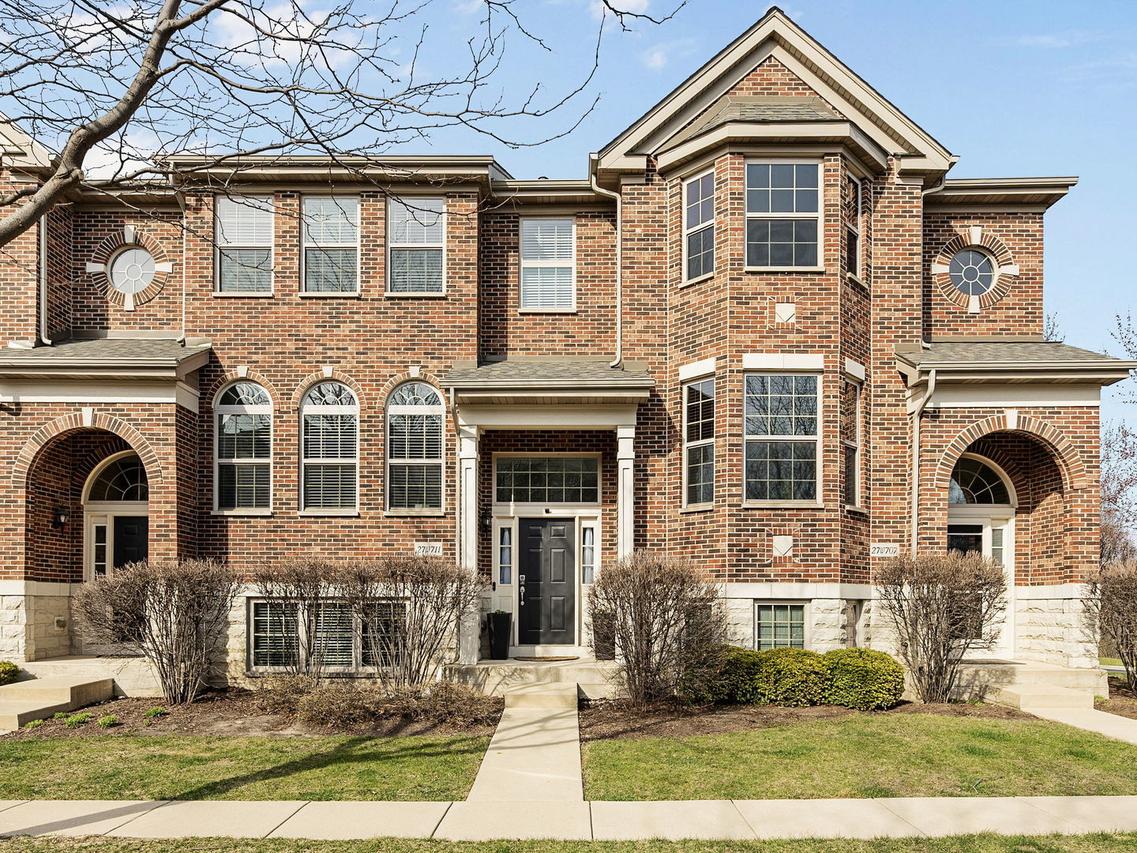 27W711 N Meadowview Dr., Winfield, IL 60190