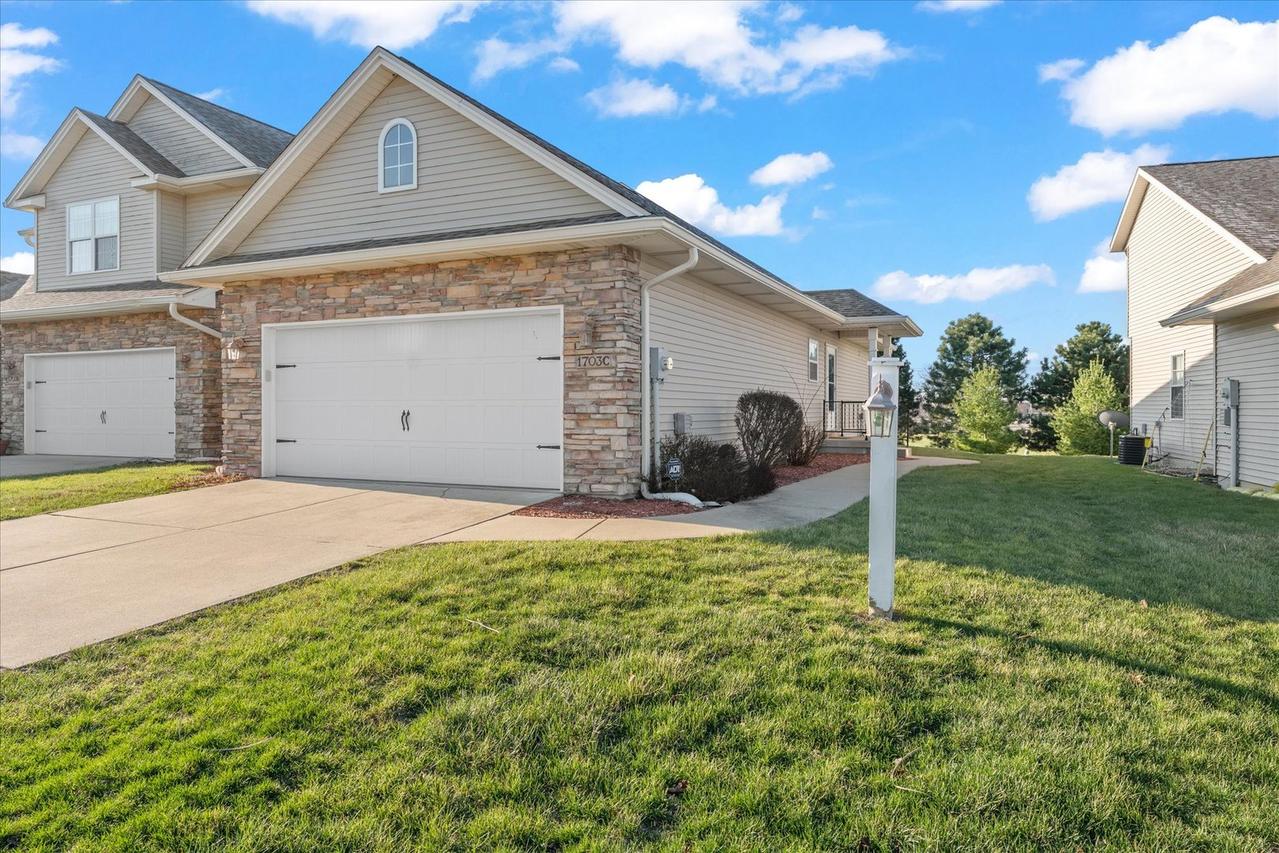 1703 Timber Wolf Ln. #C, Mahomet, IL 61853