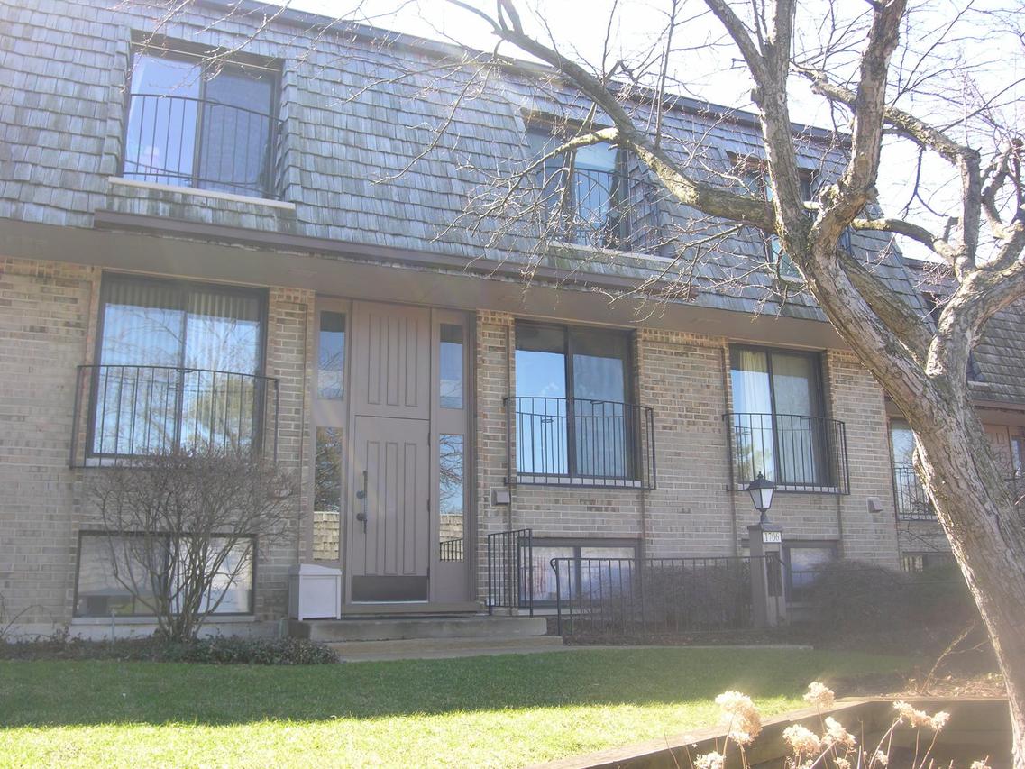 1706 Northfield Sq. #D, Northfield, IL 60093