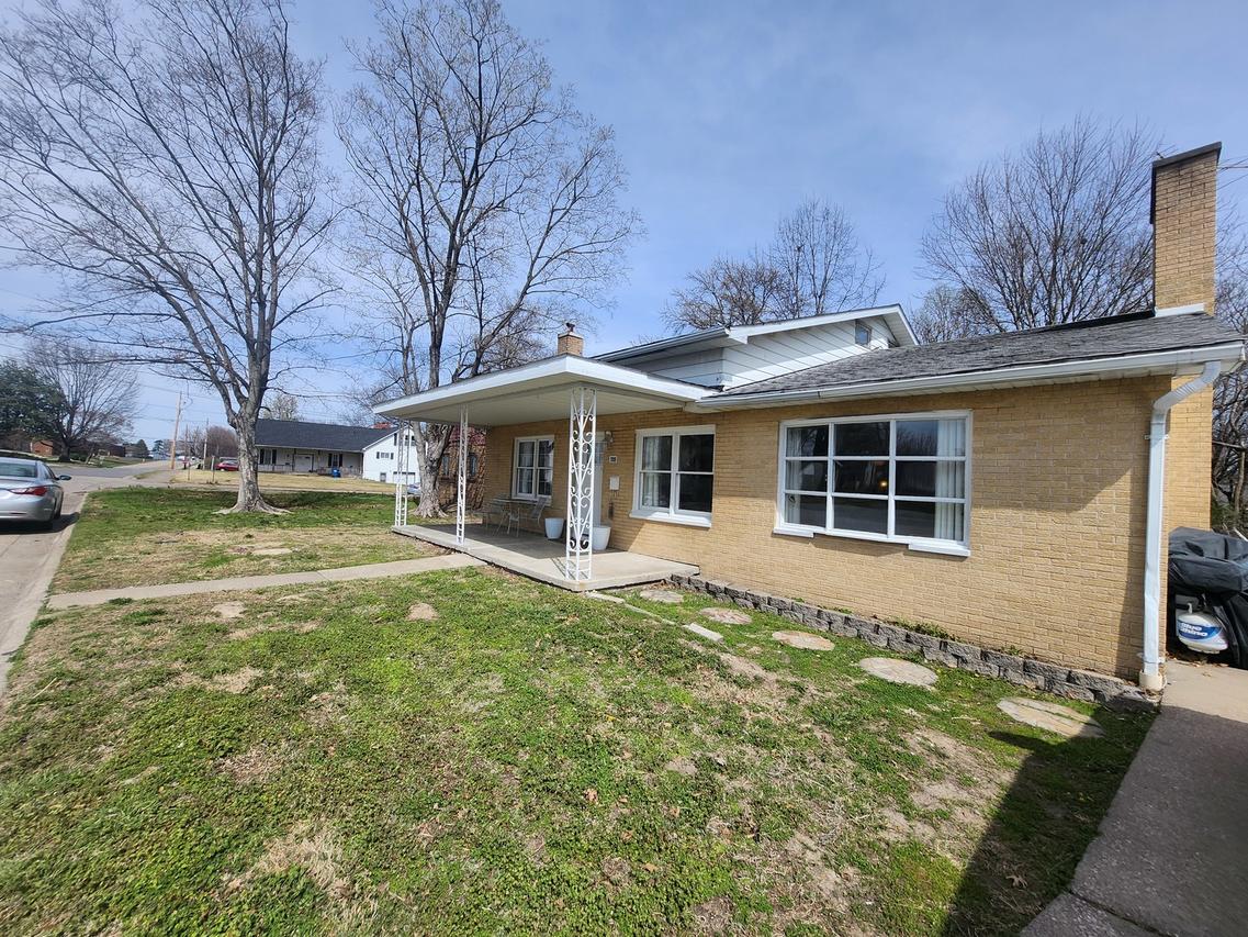 710 N Maple St., Sparta, IL 62286