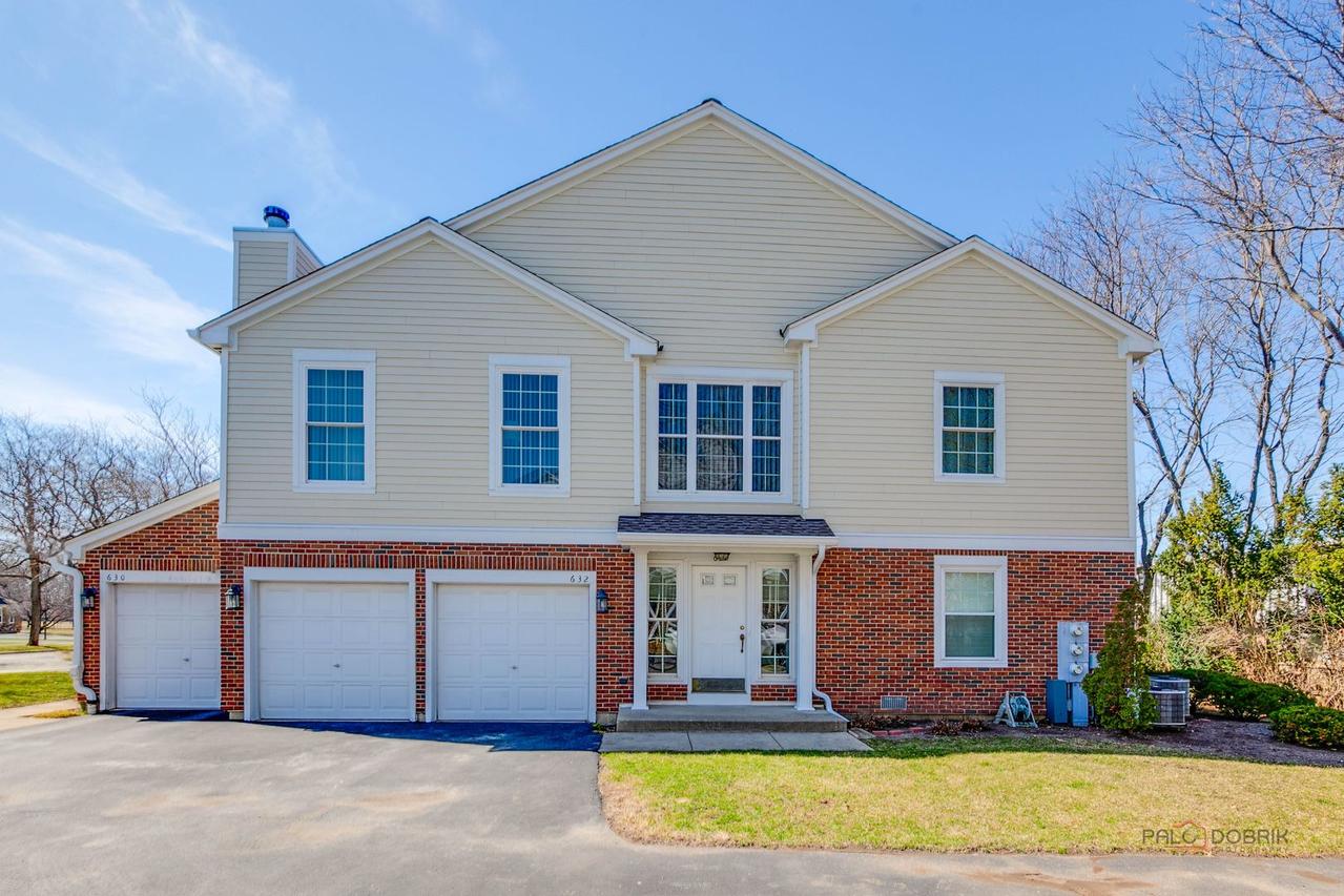 632 Grosse Pointe Cir. #-, Vernon Hills, IL 60061