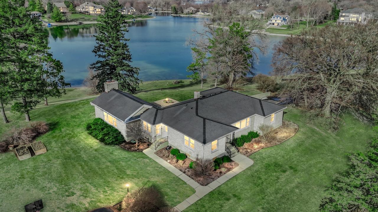 512 Bay Rd., Mchenry, IL 60051