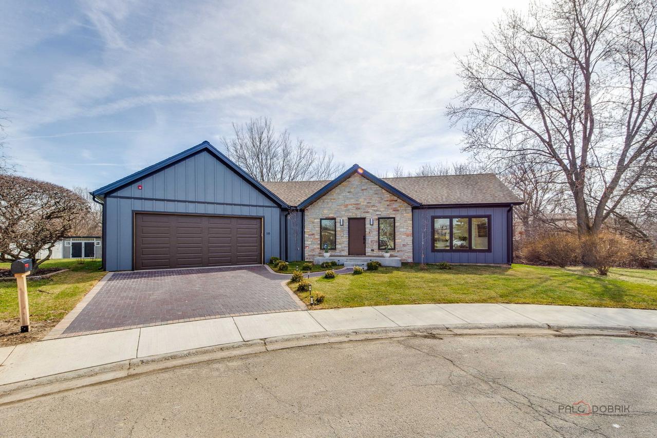 19 Marina Dr., Des Plaines, IL 60016