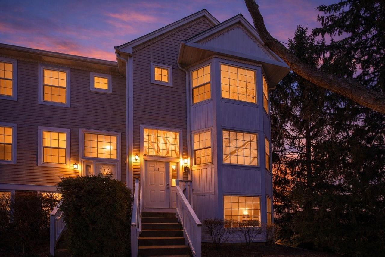 111 Hidden Creek Ln., North Aurora, IL 60542