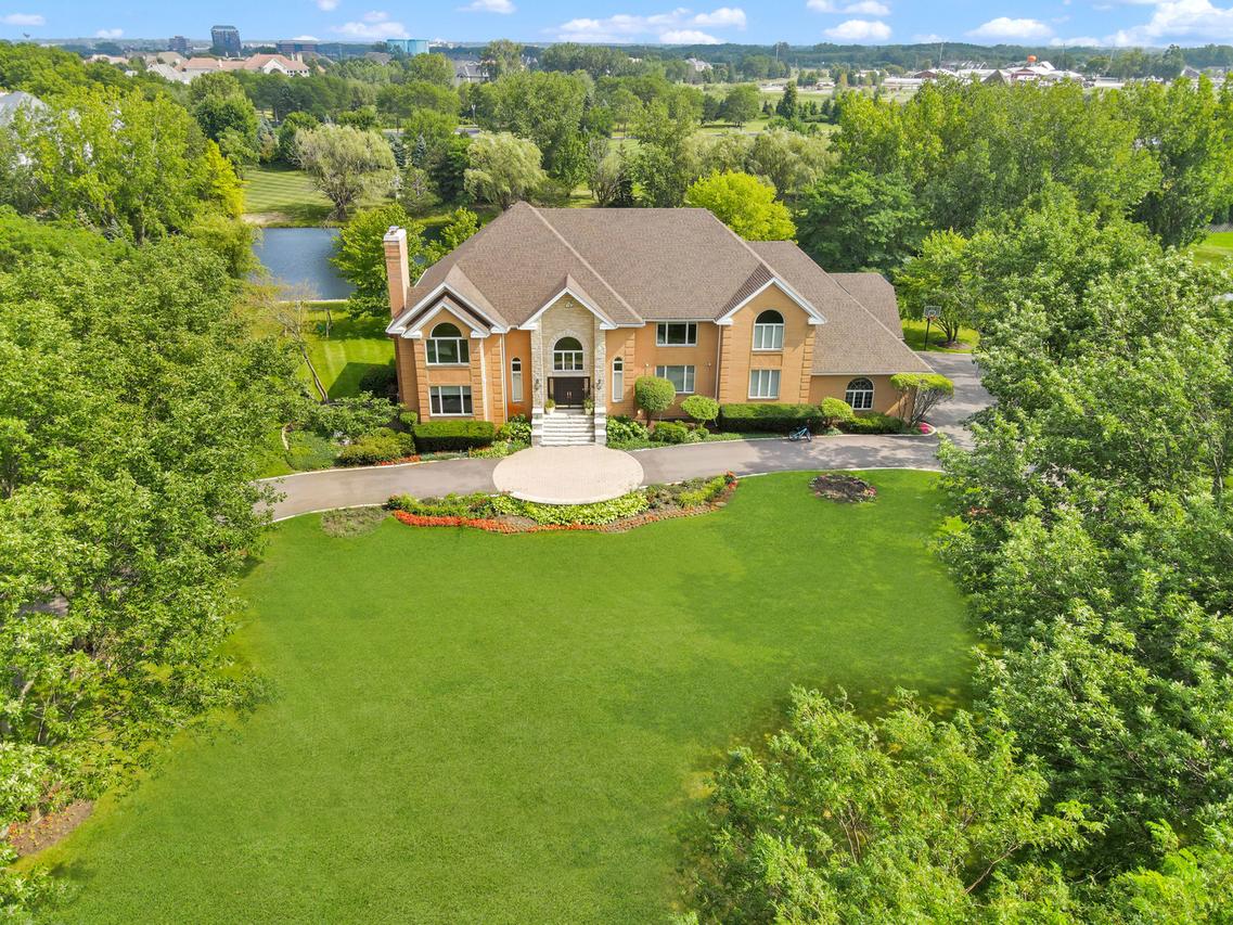 5 S Meadow Ct., South Barrington, IL 60010