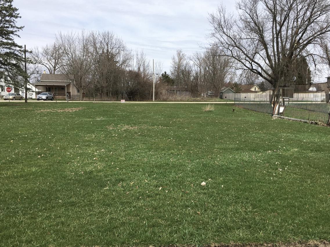 216 Main St., Kings, IL 61068