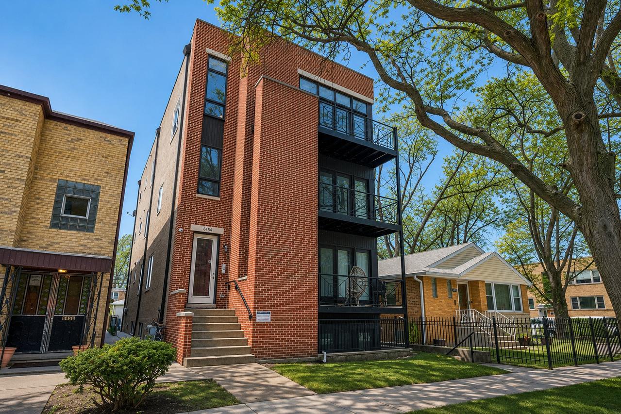 6454 N Sacramento Ave. #1, Chicago, IL 60645