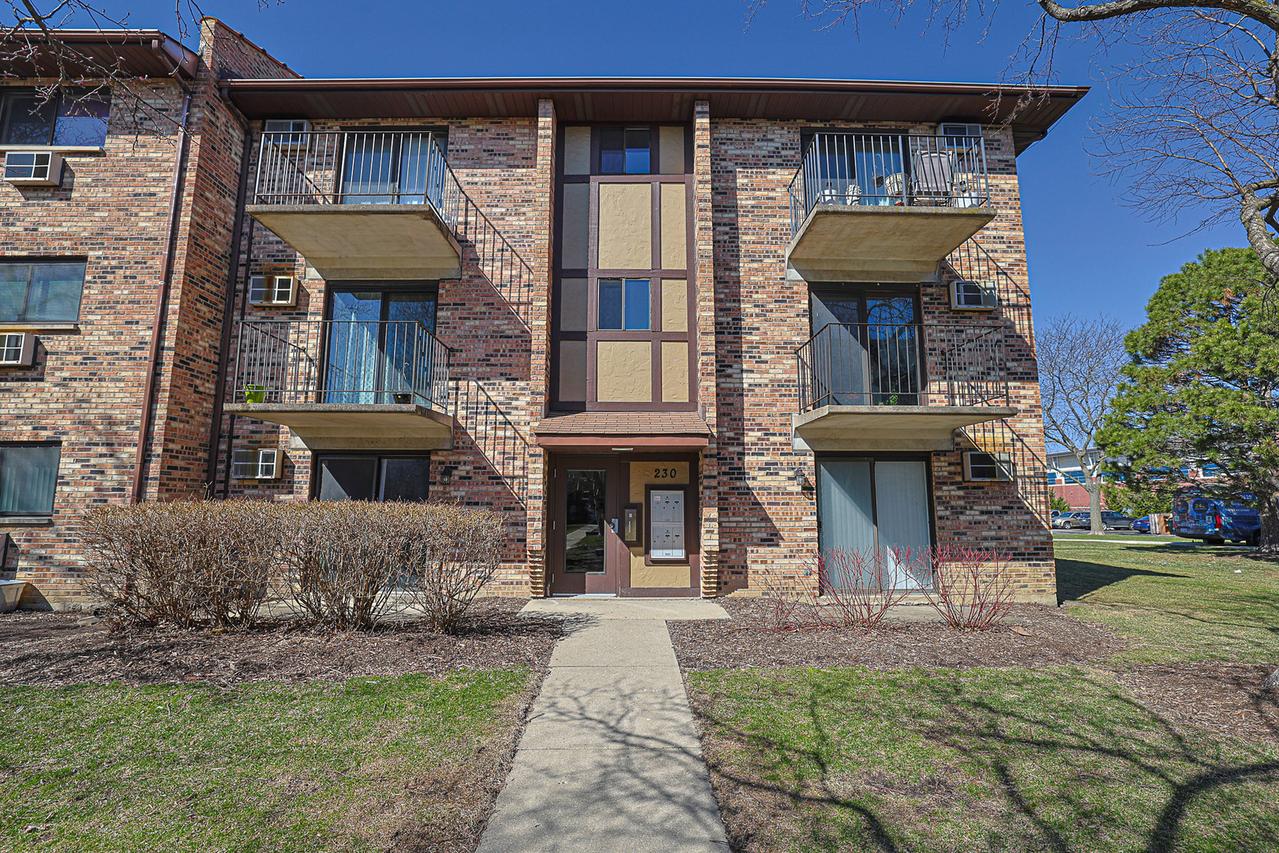 230 Klein Creek Ct. #F, Carol Stream, IL 60188