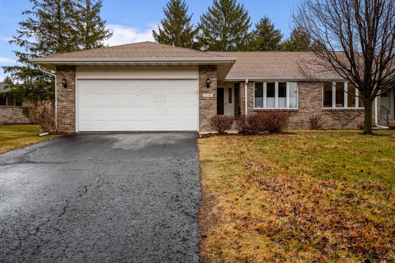 1290 S Trainer Rd., Rockford, IL 61108