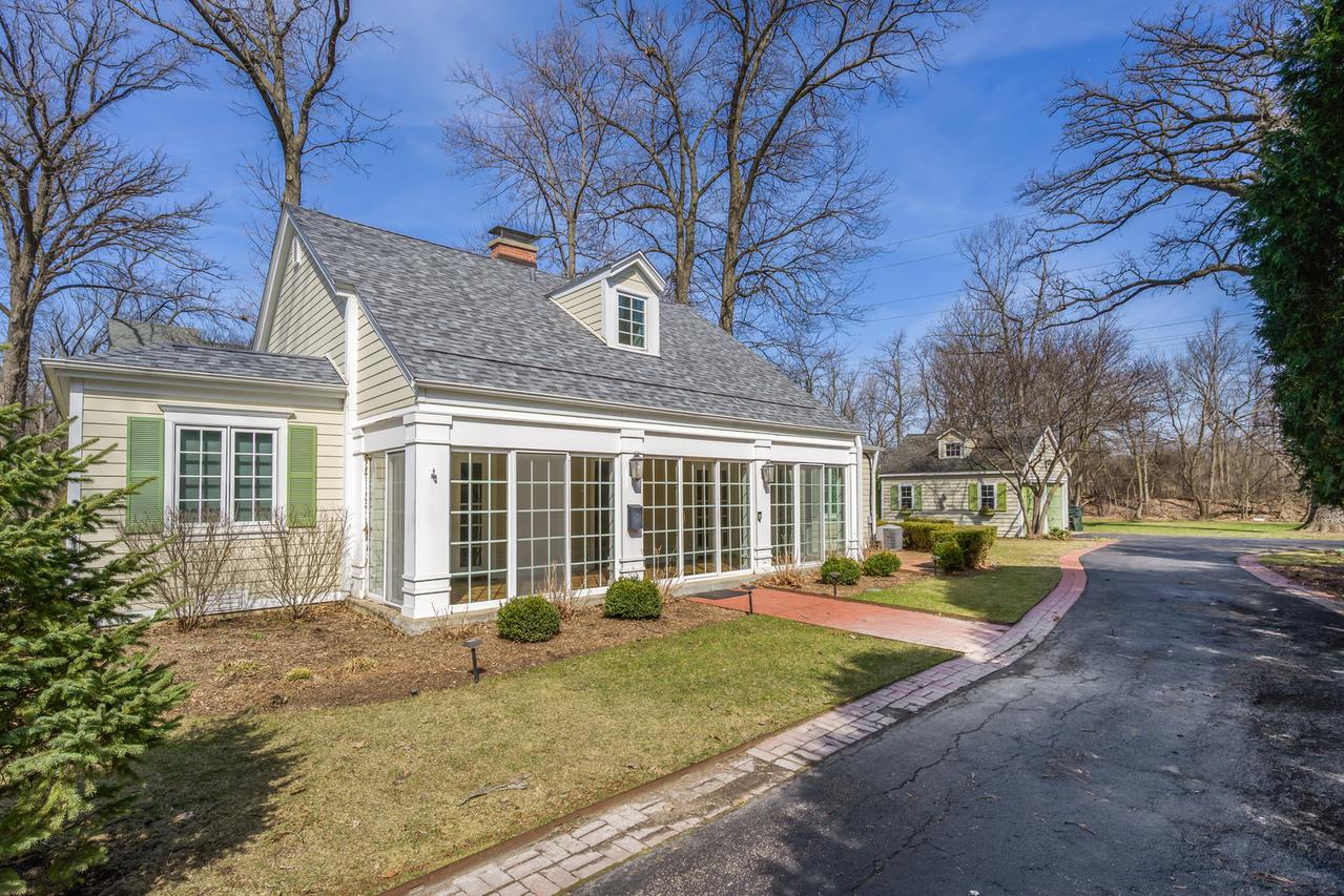 901 E Glenwood Rd., Glenview, IL 60025