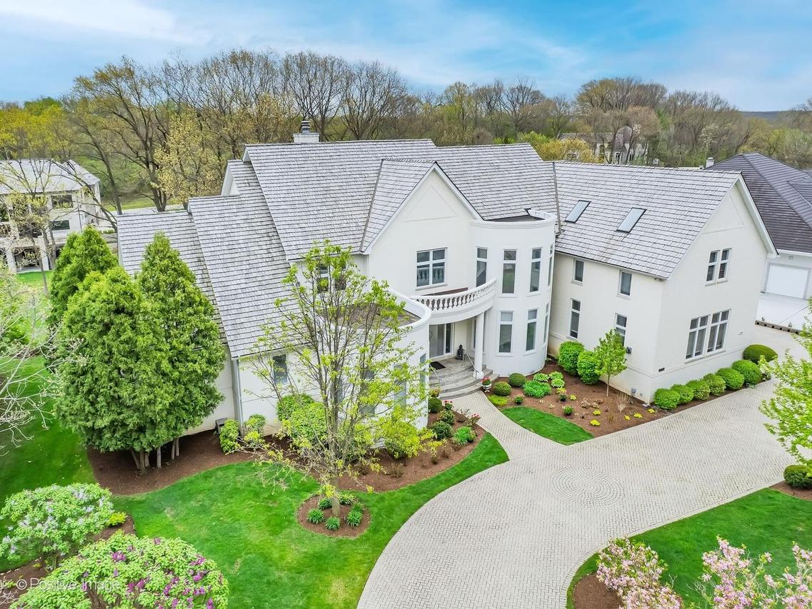 9487 Falling Waters Dr., Burr Ridge, IL 60527