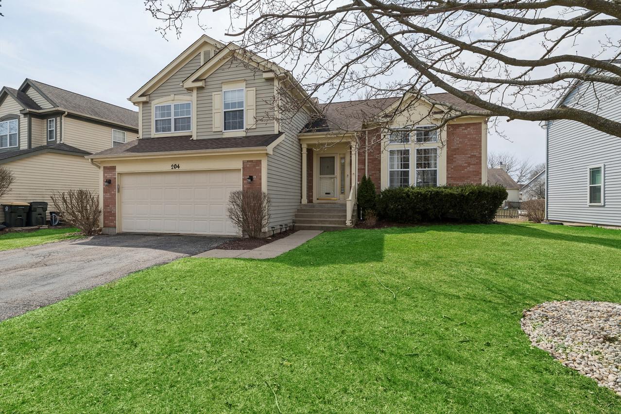 204 Buckingham Dr., Grayslake, IL 60030
