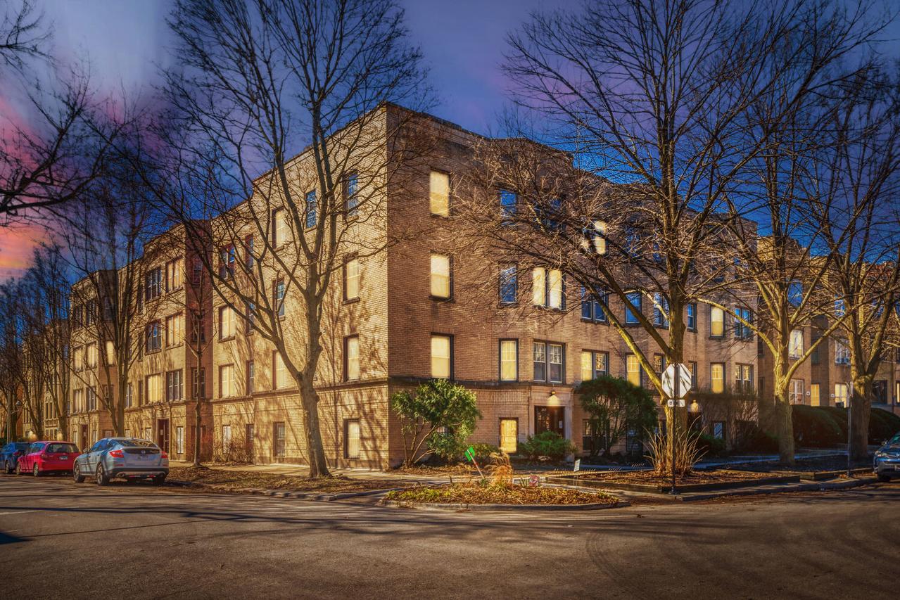 2033 W Fargo Ave. #2, Chicago, IL 60645