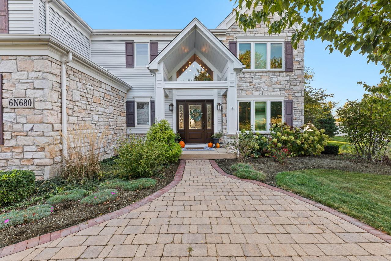 6N680 Somerset Dr., St. Charles, IL 60175