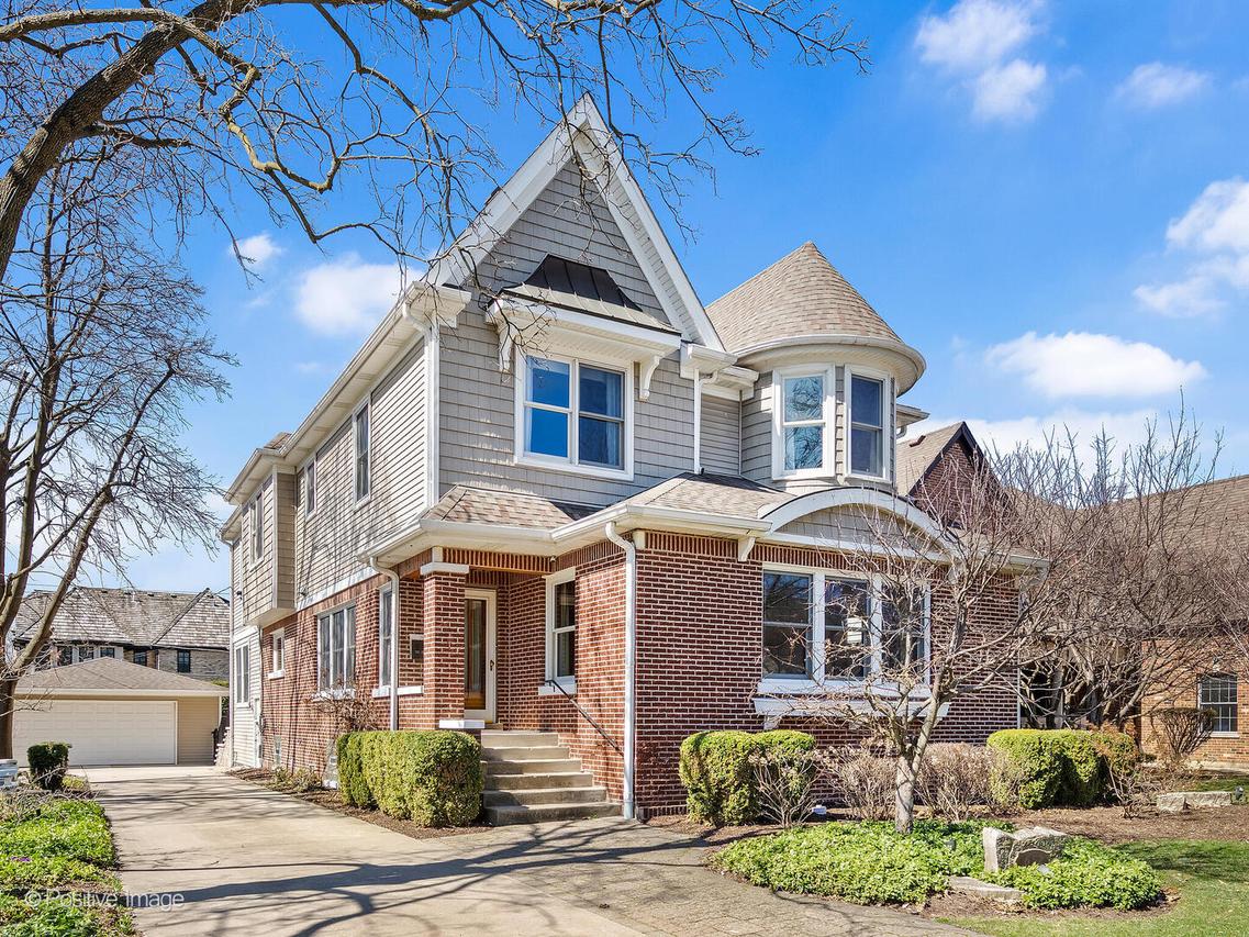 652 S Fairview Ave., Elmhurst, IL 60126