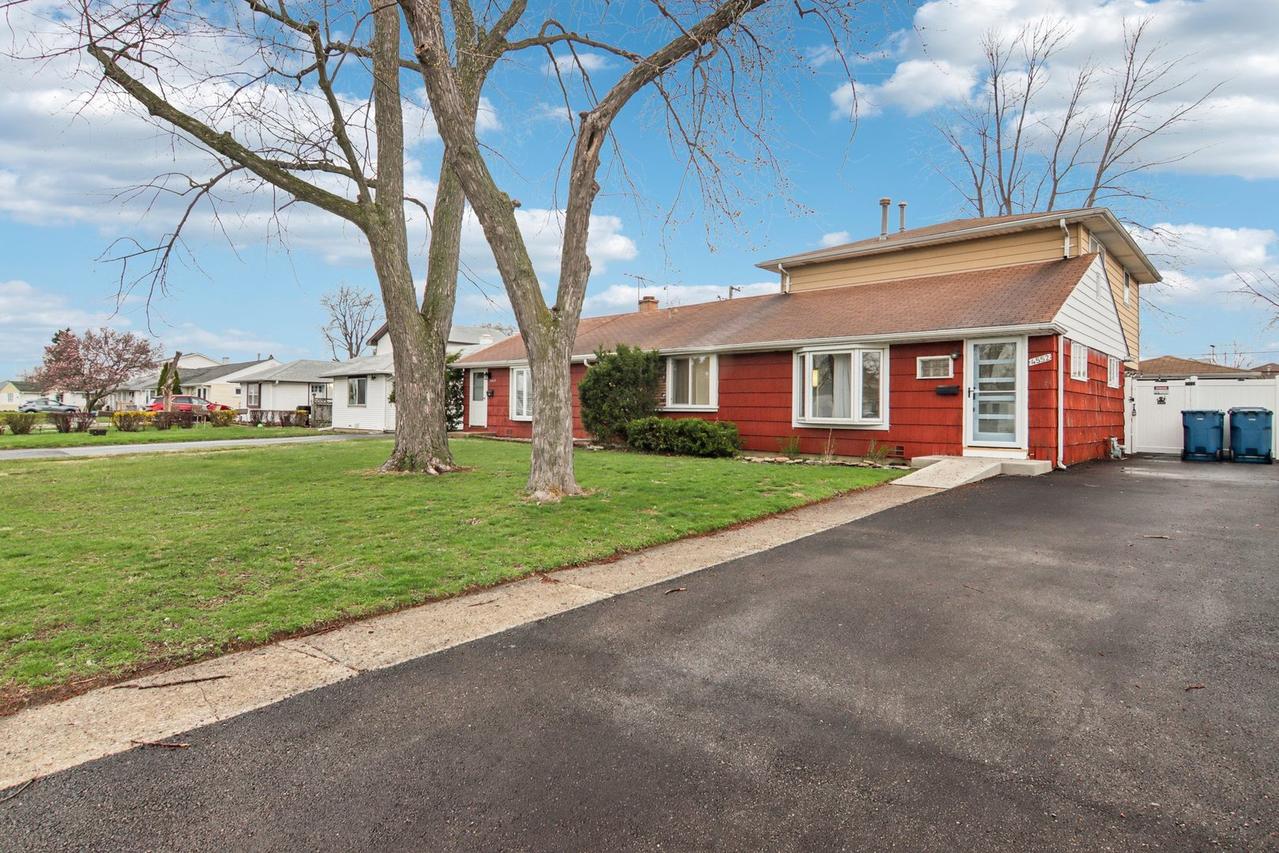 4552 W 89th St., Hometown, IL 60456