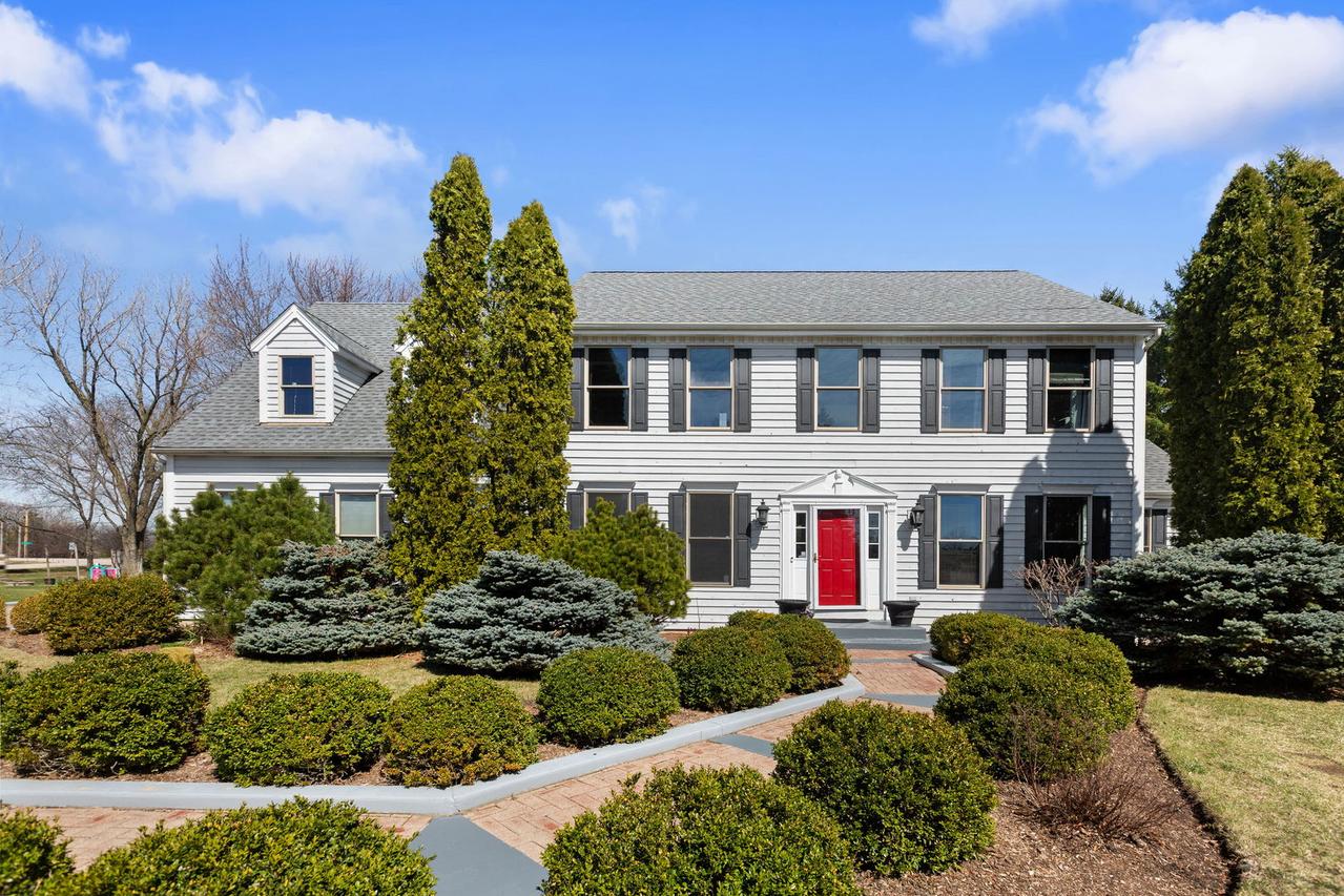 185 Sycamore Dr., Hawthorn Woods, IL 60047