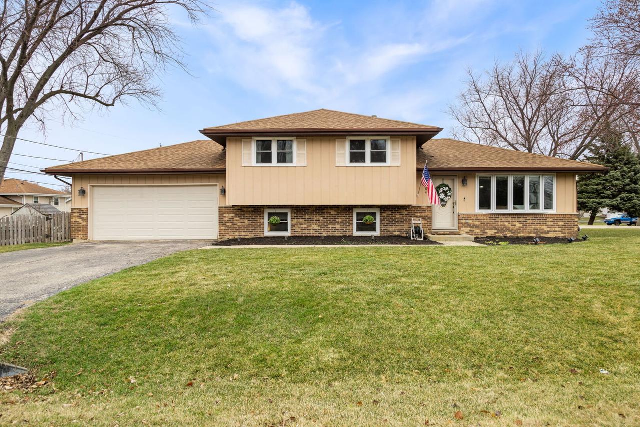 1N264 Darling St., Carol Stream, IL 60188