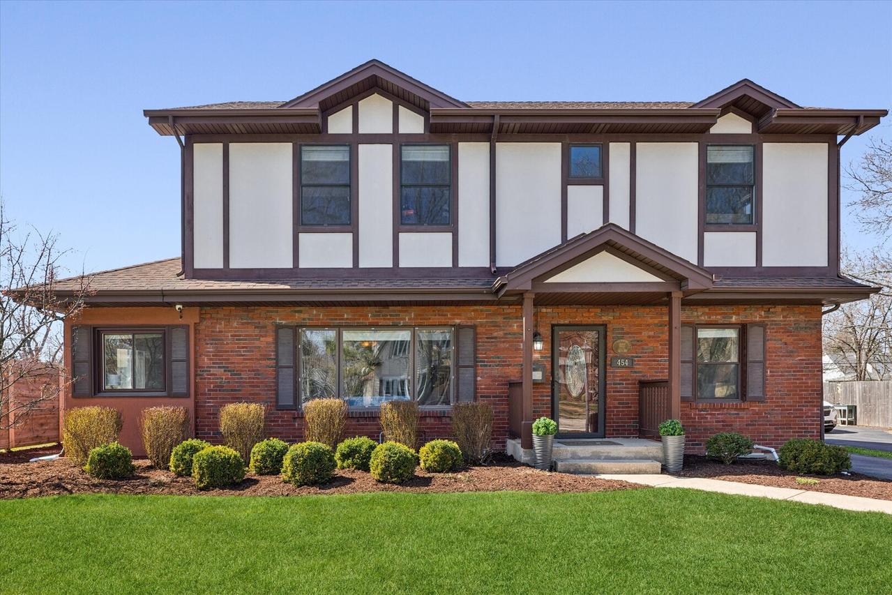 454 S Yale Ave., Villa Park, IL 60181