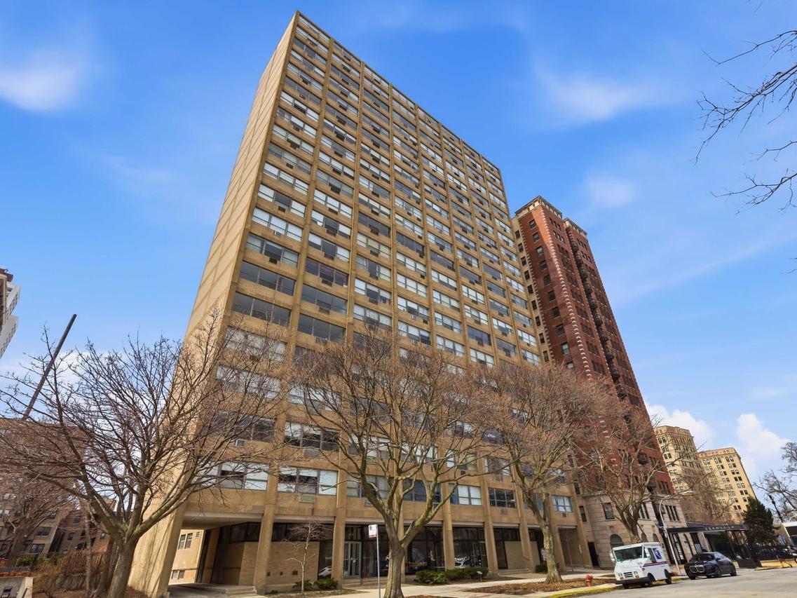 5530 S Shore Dr. #17A, Chicago, IL 60637