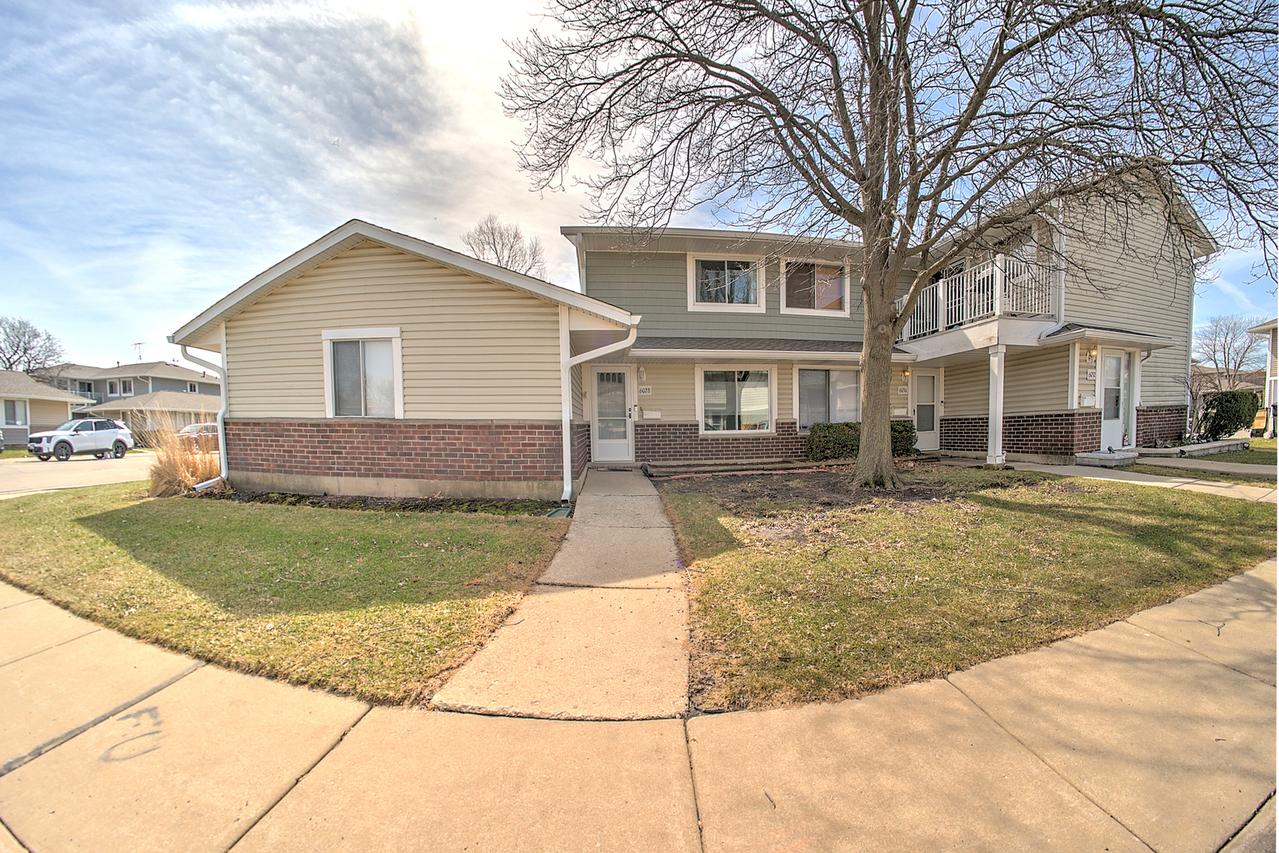 6028 Kit Carson Dr., Hanover Park, IL 60133