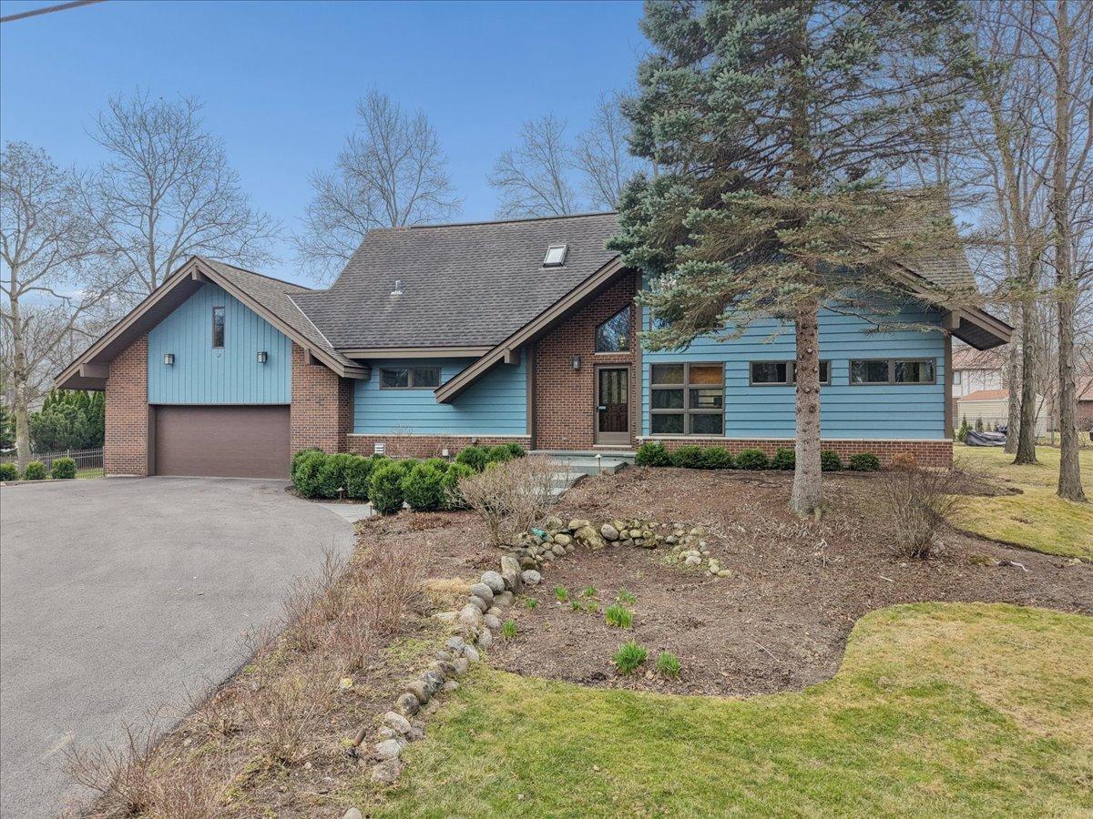 131 W Everett Rd., Lake Forest, IL 60045