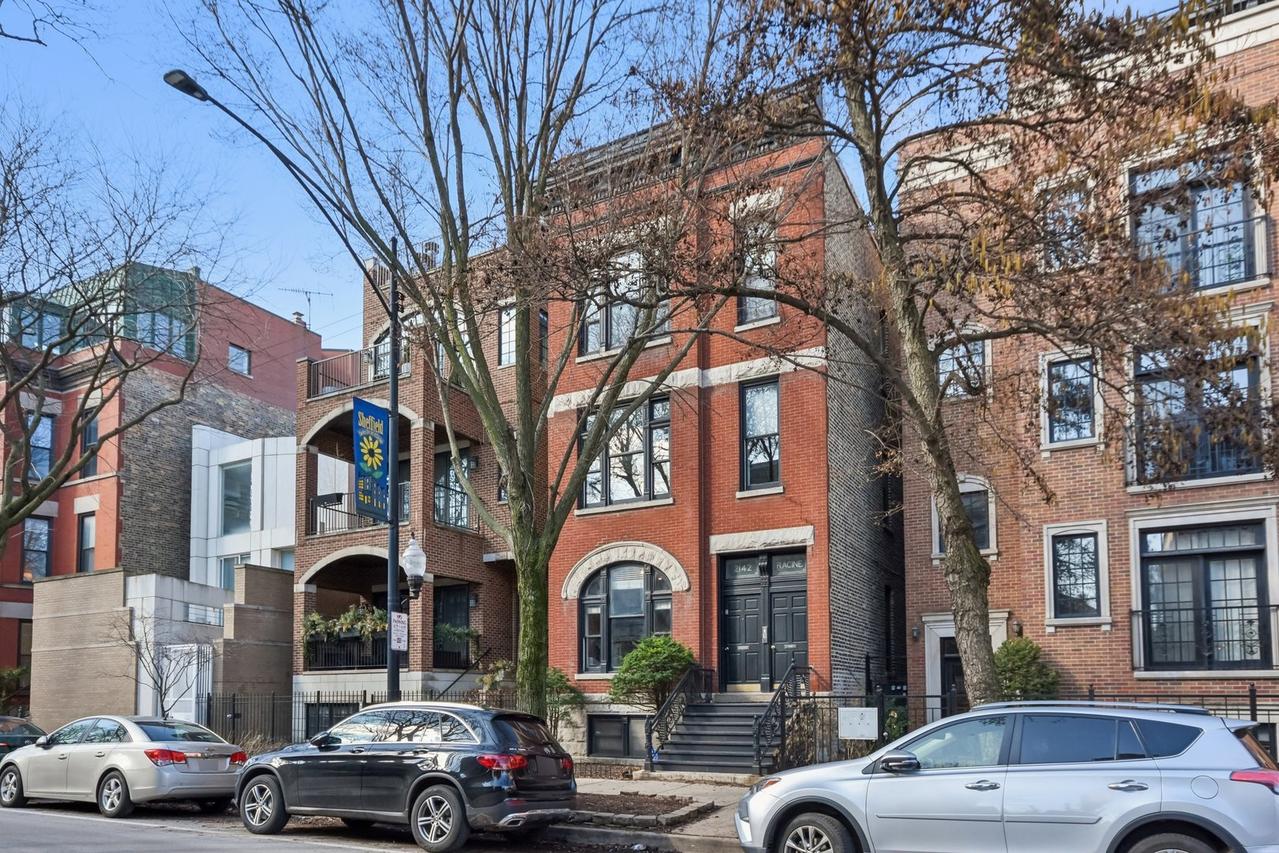 2142 N Racine Ave. #2, Chicago, IL 60614