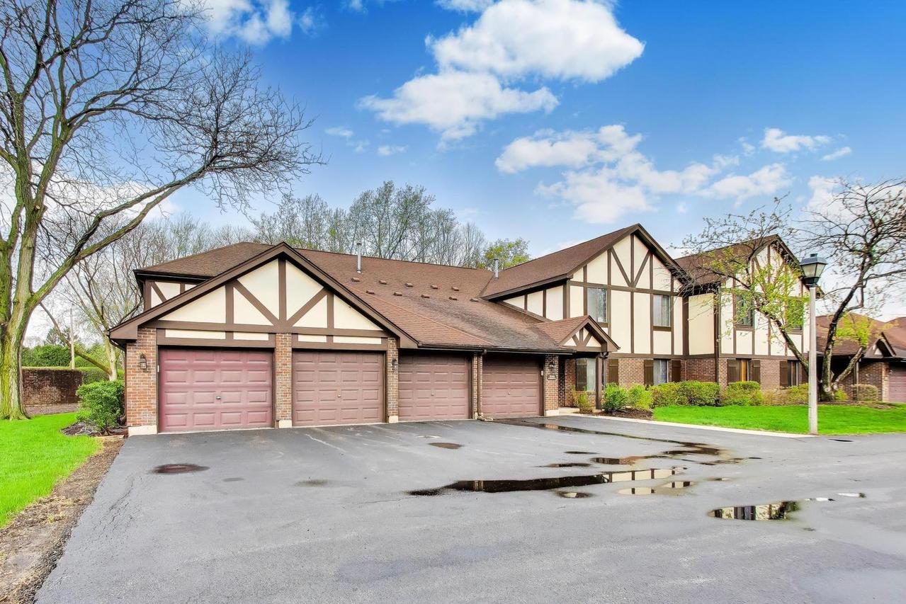 1048 Harbour Ct. #2B, Wheeling, IL 60090