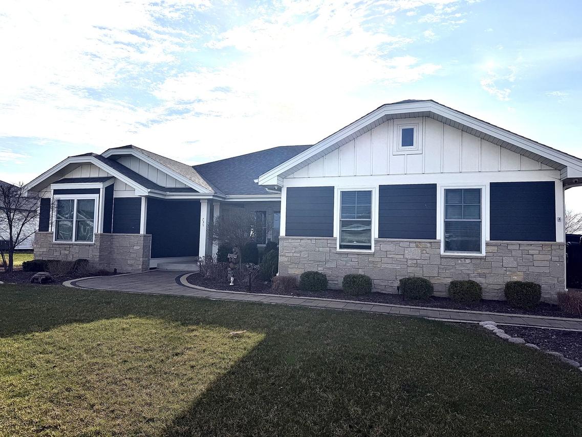 735 Peacock Pl., Manteno, IL 60950