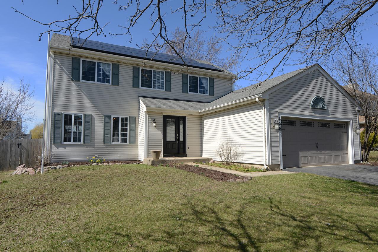 460 Danbury Dr., Carol Stream, IL 60188