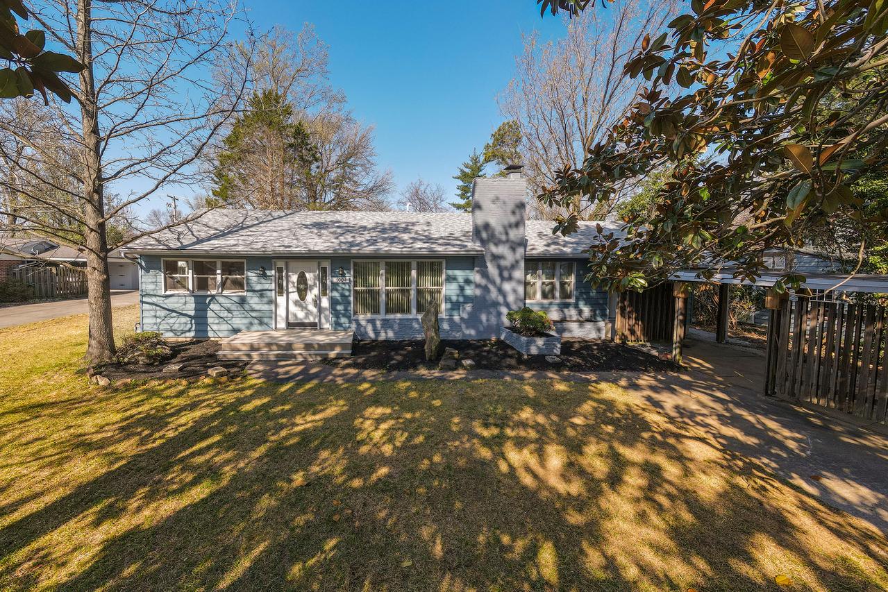 1004 S Taylor Dr., Carbondale, IL 62901