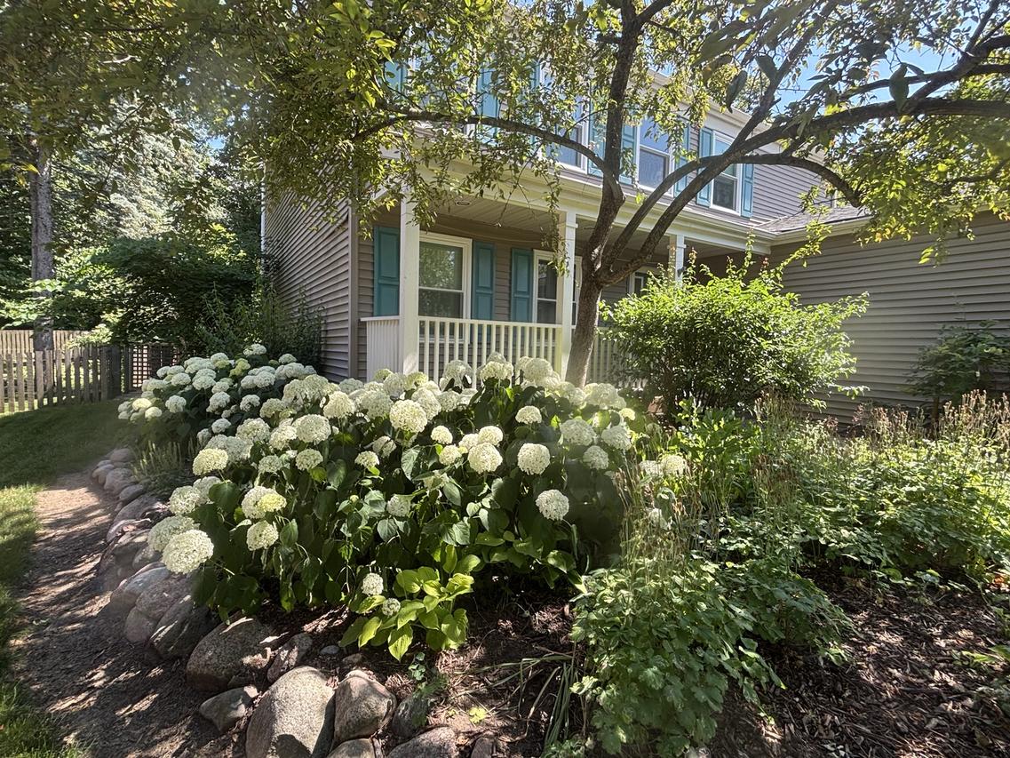 635 Kingsbury Ct., Batavia, IL 60510