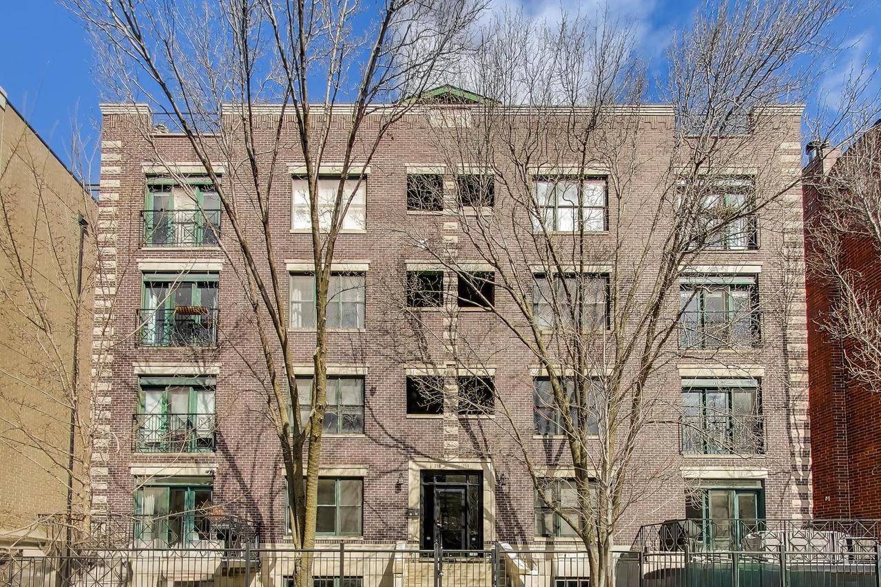 714 W Melrose St. #2E, Chicago, IL 60657