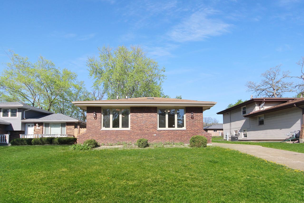 15842 Lavergne Ave., Oak Forest, IL 60452