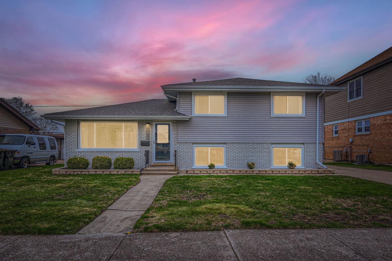 10403 Barnard Dr., Chicago Ridge, IL 60415