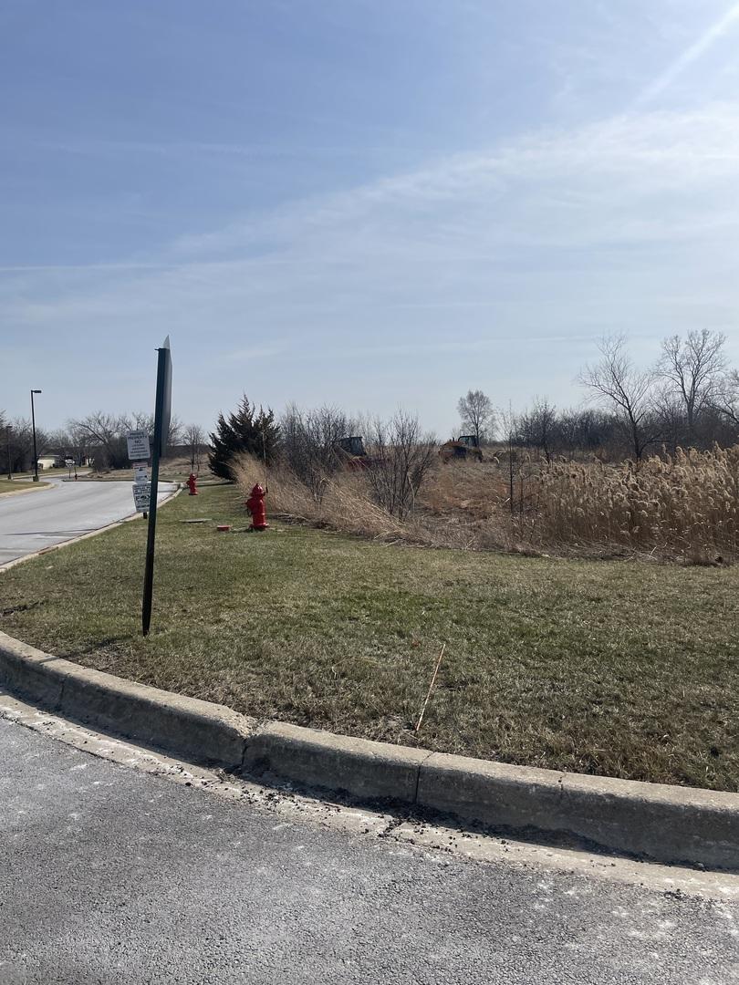 1055 E Grand Ave., Lindenhurst, IL 60046