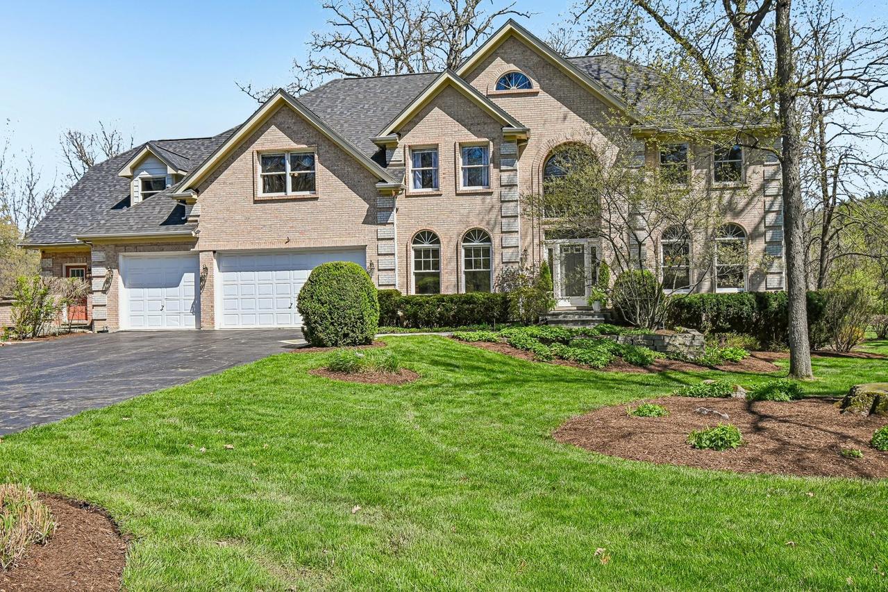 3N681 Trotter Ln., St. Charles, IL 60175